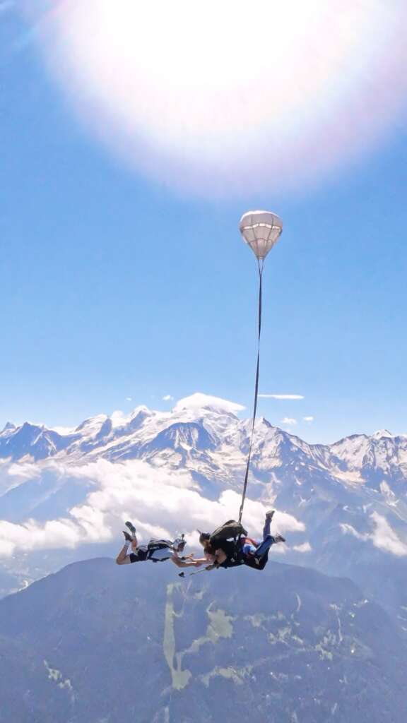 Parachute saut tandem hélicoptère ou avion pilatus mont blanc skyschool la yaute skydive